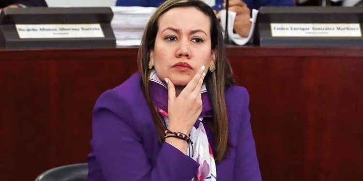“Aquí queremos mucho a Carolina, así genere controversias”: MinSalud ante rumores de que ocupará la presidencia de la Nueva EPS