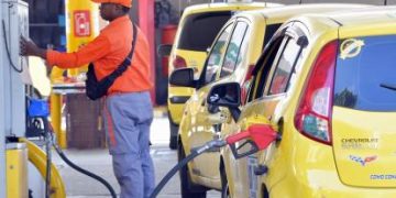 Gasolina sube $600 en septiembre y llegará a los $14 mil por galón en Colombia