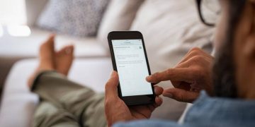 Ladrón le robó celular a un hombre y lo denunció tras descubrir que tenía fotos de niños abusados