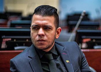 “Pura hipocresía, creo que reducción de salarios a congresistas se va a hundir”, asegura Jota Pe Hernández