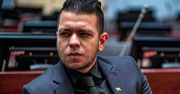 “Pura hipocresía, creo que reducción de salarios a congresistas se va a hundir”, asegura Jota Pe Hernández