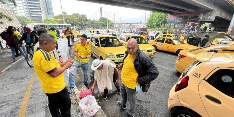 MinTransporte asegura que ya hay 17 compromisos con los taxistas