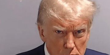 La insólita foto policial de Trump tras entregarse a la Justicia en una prisión en Georgia