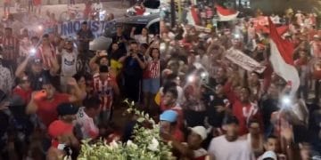 Locura en Valledupar por Junior: hinchas armaron ‘banderazo’ a las afueras del hotel de concentración