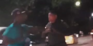 Por presuntamente cerrarle el paso a su vehículo, policía cogió a golpes a taxista en Cartagena