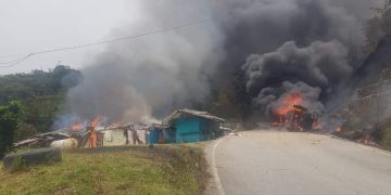Camión de EPM que transportaba gas natural, se volcó en la vía Guatapé – San Rafael y explotó