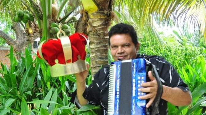 Álvaro López, rey vallenato, fue blanco de un atentado a bala en su casa la noche del domingo