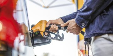 Precio de la gasolina: MinHacienda confirmó aumento hasta los $16.000 por galón