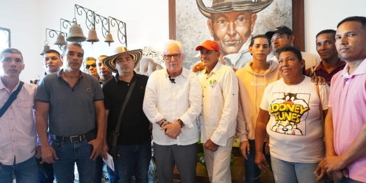 Soledad tendrá el Malecón del Merecumbé: candidato Joao Herrera en reunión con líderes campesinos