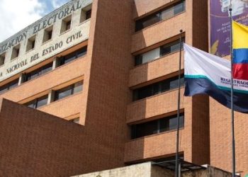 Por falla en el sistema se tuvo que suspender examen a los aspirantes a Registrador Nacional