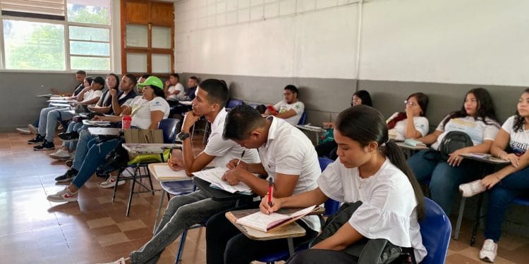 Escuela Regional de Liderazgo Ambiental de la CRA inició formación a 210 jóvenes