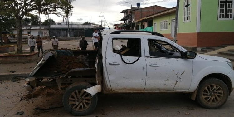 Atentados contra dos estaciones de policía en Cauca dejan un uniformado muerto
