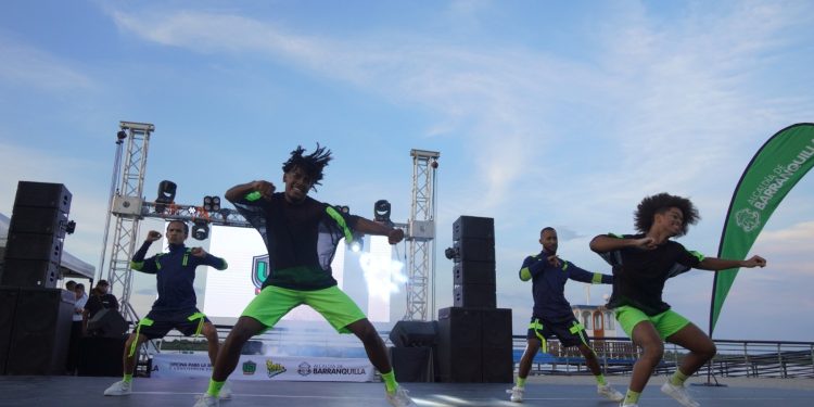 300 jóvenes bailaron por la convivencia en Barranquilla