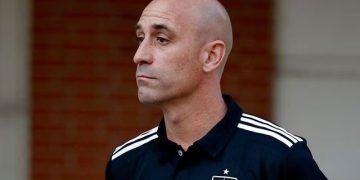 Acusan a Luis Rubiales de hacer orgía con dinero de la Federación Española de Fútbol