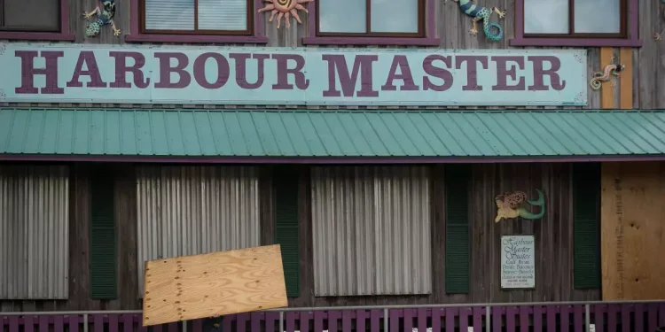 Florida se prepara y ordena evacuaciones ante la llegada del huracán Idalia