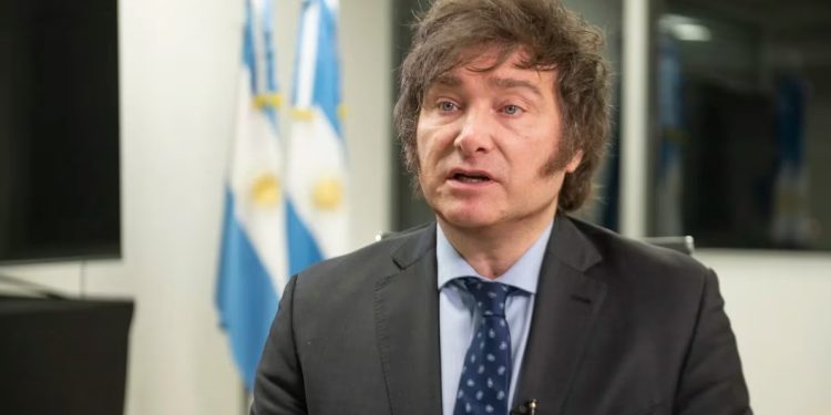 Él es Javier Milei, el candidato que barrió en las elecciones primarias a la presidencia de Argentina