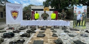 Ejército colombiano decomisa material de guerra y uniformes de disidencias en el Meta