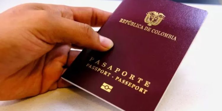 Riesgo de afectación en servicio de pasaportes, por suspensión de licitación advierte la Contraloría