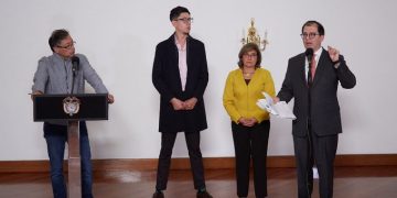 “Un alto funcionario del Estado se ha dejado engañar”: Petro sobre el fiscal Barbosa