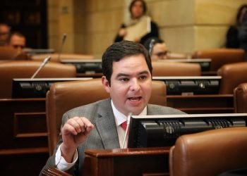 Senador Carlos Meisel dice “Sí” a la reducción salarial a congresistas, pero que “los dejen trabajar”