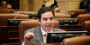 Senador Carlos Meisel dice “Sí” a la reducción salarial a congresistas, pero que “los dejen trabajar”