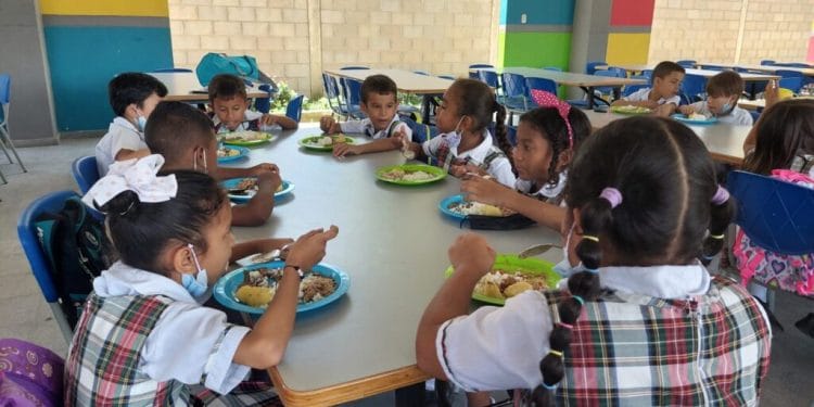 9.800 estudiantes de Malambo quedaron sin PAE porque al operador le deben casi $1.000 millones