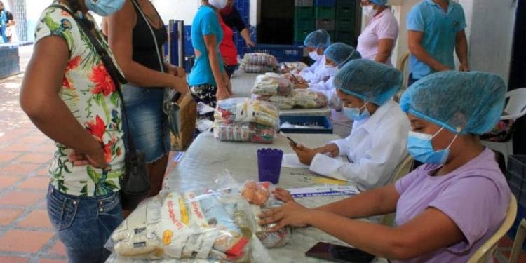 PAE en Cartagena: Procuraduría señala que estudiantes no recibían el kit completo alimentación, solo 3 latas de atún