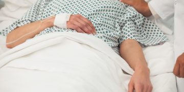 Mujer en estado terminal le pidió a su esposo un último deseo: dejarla tener sexo con su expareja