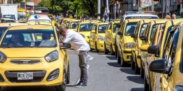 “Taxistas no quieren actualizar costos, por eso les afecta precio de gasolina”, dice Mintransporte