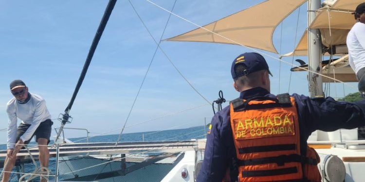 Armada Nacional puso a salvo a 14 turistas españoles amenazados por no acceder a servicios en la isla Barú