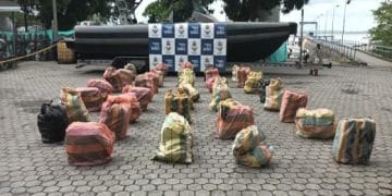 Interceptadas tres lanchas transportando más de dos toneladas de estupefacientes en el Pacífico colombiano