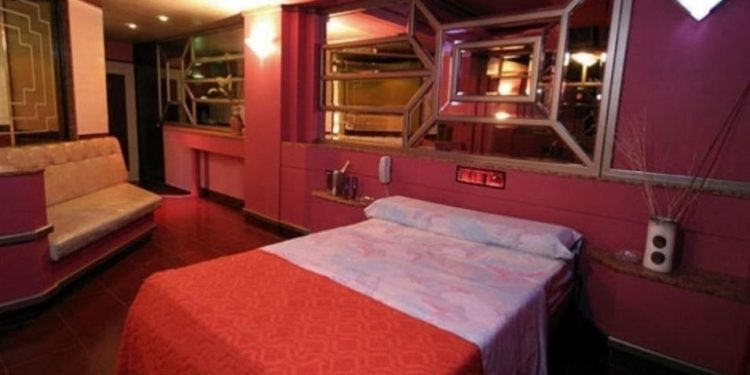 “En tiempos de guerra, no se puede equivocar de trinchera”: Desesperado llevó a la J2 al motel, olvidando que su suegra trabajaba allí