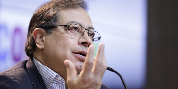 Petro arremete contra el Consejo Nacional Electoral