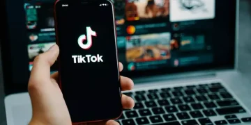 Multa multimillonaria para TikTok por violar una ley datos de menores