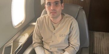 Difunden primera foto de Ovidio Guzmán, hijo de ‘El Chapo’, tras ser extraditado a EE.UU.