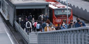 Con tarifa cero en el transporte público, recibo de luz podría subir más de 170%