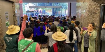 Violenta toma de instalaciones de SEMANA en Bogotá por parte de la Minga indígena
