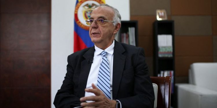 Iván Velásquez, MinDefensa admitió que todo su núcleo familiar tiene contratos con el Estado
