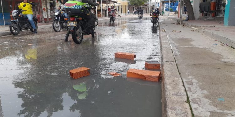 Al oído de Triple A: Más de un mes colapsado sistema de alcantarillado del barrio Villa Sol de Soledad