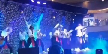 Escenario cayó sobre bailarines mientras se presentaban en centro comercial de Bogotá