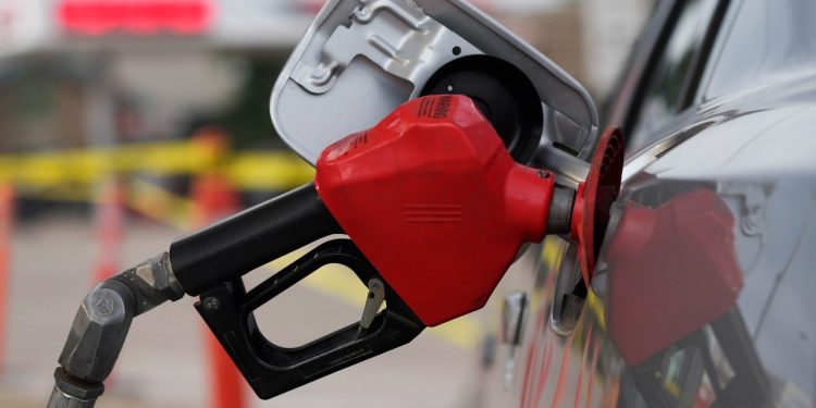 Precio de la gasolina aumentará 400 pesos a partir de este sábado