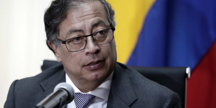 Gobierno de Petro gastará $176 millones mensuales en firma de relaciones públicas