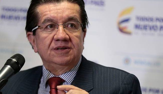 Denuncian al exministro Fernando Ruiz por presuntas irregularidades en la compra de medicamentos