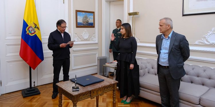 Pese a las críticas, Petro posesionó a Laura Sarabia como directora del DPS