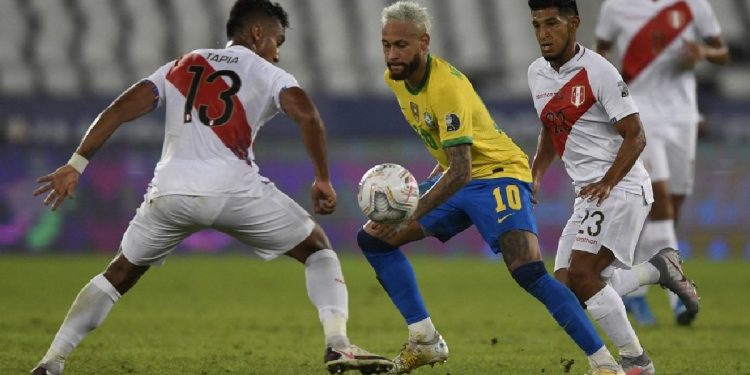 Brasil expone su invicto de 35 fechas ante una motivada Perú