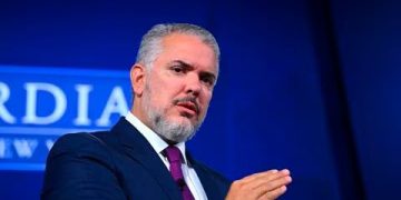 Iván Duque arremete contra Petro y líderes progresistas latinoamericanos al llamarlos “pobresistas”