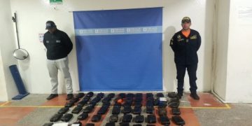 Incautan cocaína adherida en el casco de un buque de carga a granel