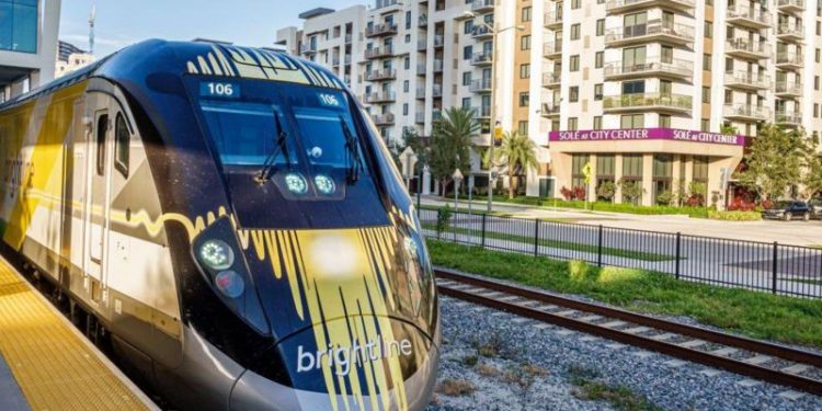 Tren de alta velocidad conecta Miami y Orlando en tiempo récord