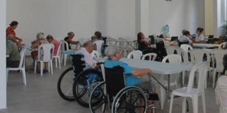 Con quitarles comedor, amenazan a adultos mayores sino votan por candidatos de Fuerza Ciudadana en Santa Marta