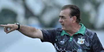 Ante amenazas, el DT del Quindío, Óscar Héctor Quintabani, anda con escoltas 